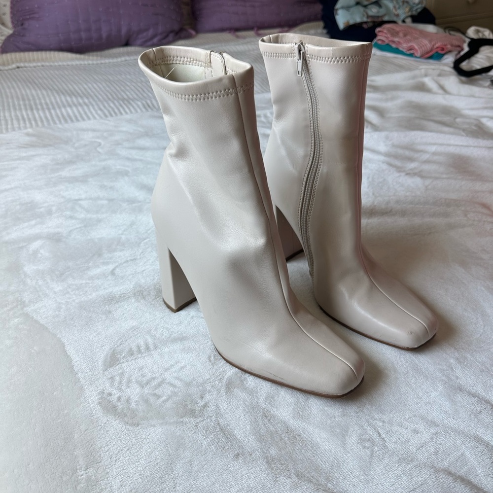 Steve Madden Elegant Cream Ankle Boots